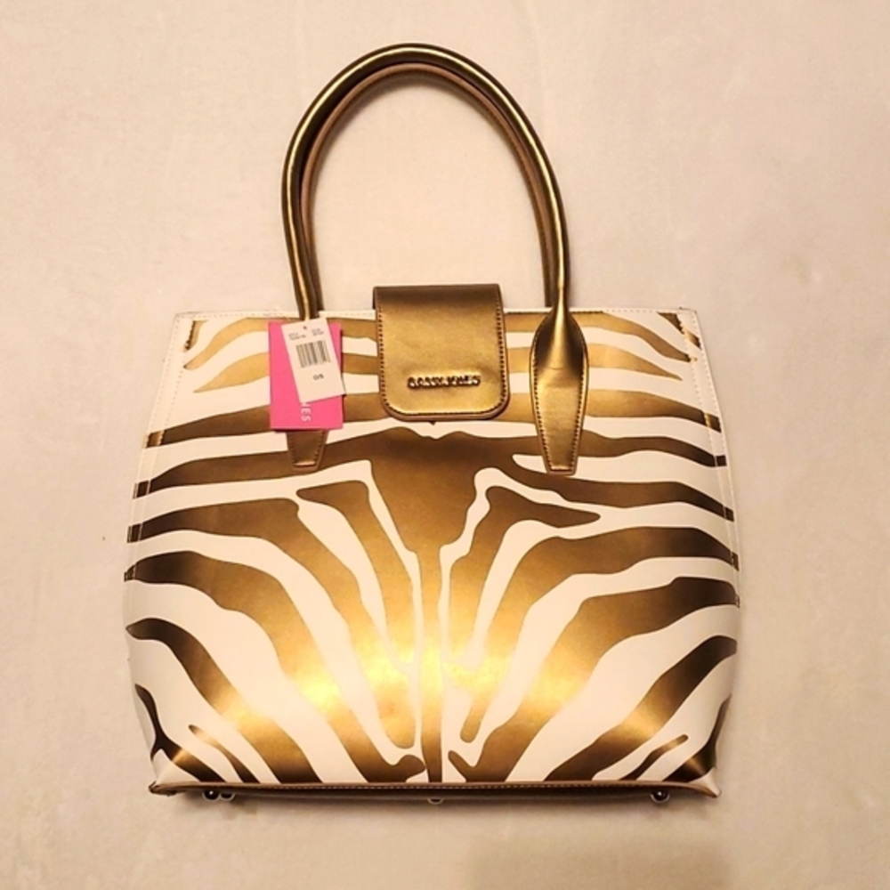 🚨🚨SOLD🚨🚨Sassy Jones Reia Metallic Tiger Print Oversized Tote.. Beautiful